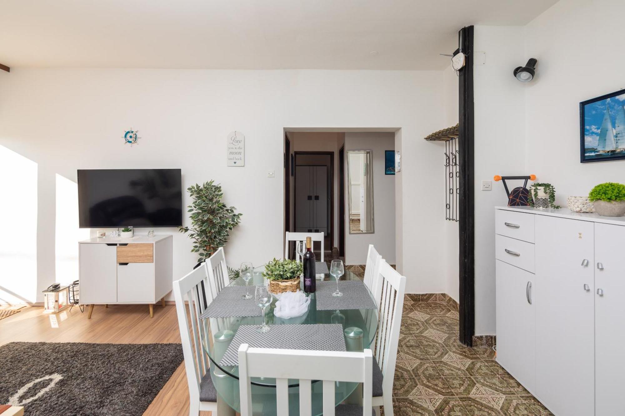Urban Edge - Beach Apartments Omis Exterior photo