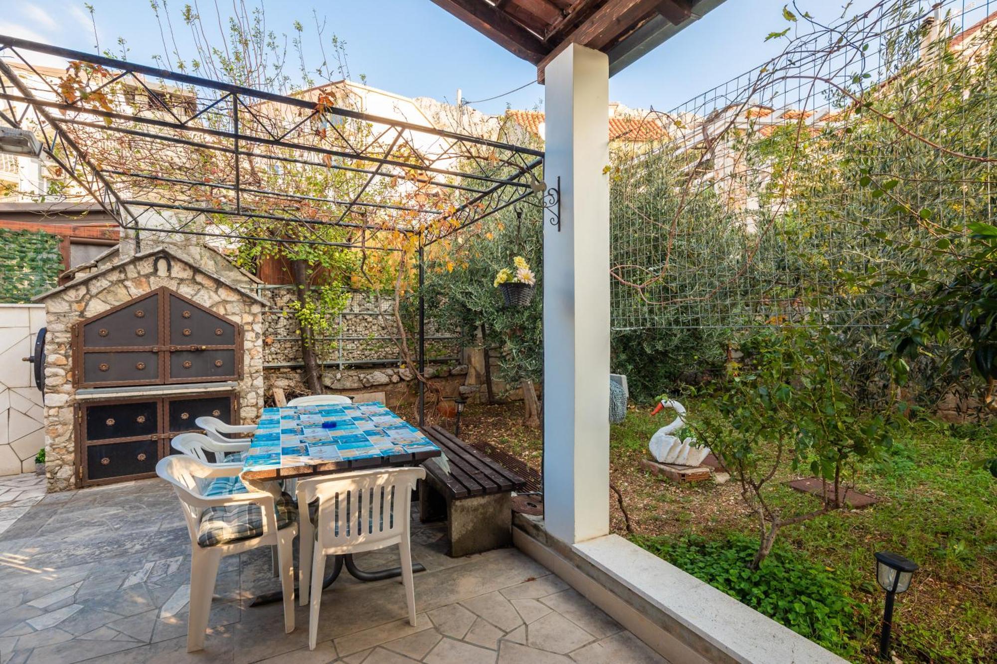 Urban Edge - Beach Apartments Omis Exterior photo